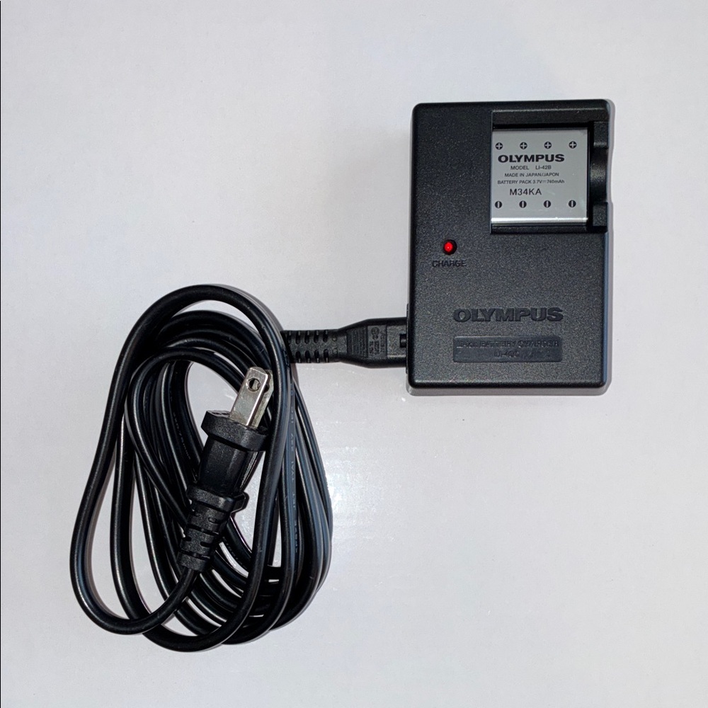 Olympus Li-40C Battery Charger with Cord